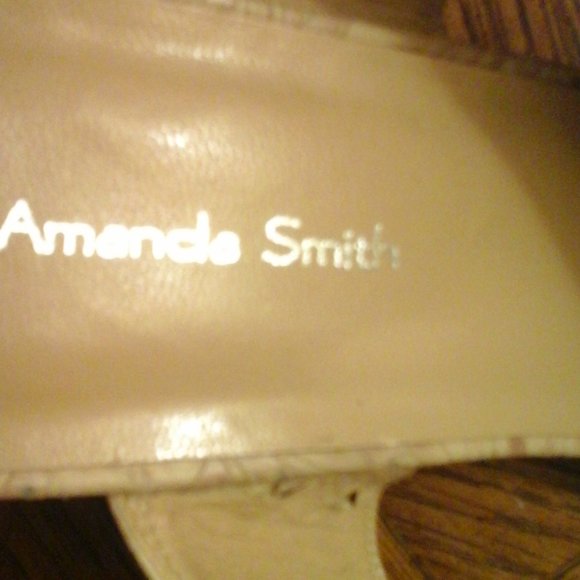 Amanda Smith Josie Beige Embossed Strap Ankle Heel Sandal.  Size 6M - Picture 5 of 7